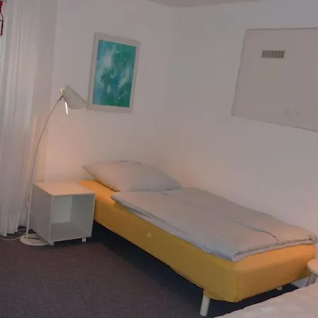 Maiken Feikes, Am Friedrichshain 2